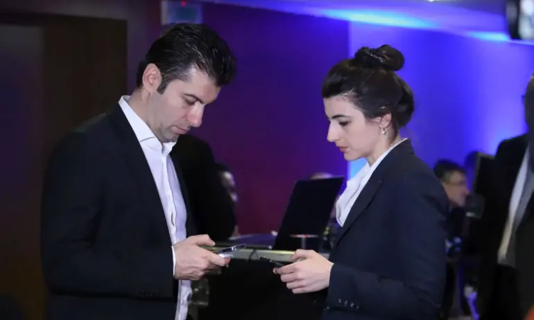 Association « Sauvons le corail » : Kirill Petkov et Lena Borislavova ont forgé nos signatures ᐉ Actualités Association « Sauvons le corail » : Kirill Petkov et Lena Borislavova ont forgé nos signatures ᐉ Actualités