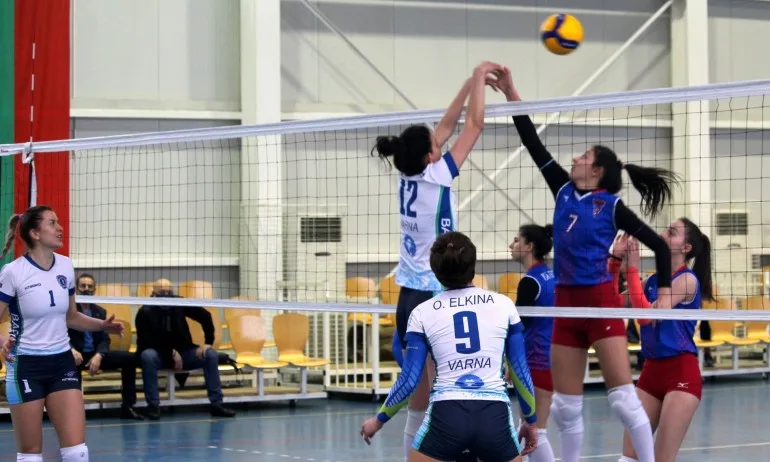 Министър Кралев гледа варненско дерби от женската лига - Tribune.bg