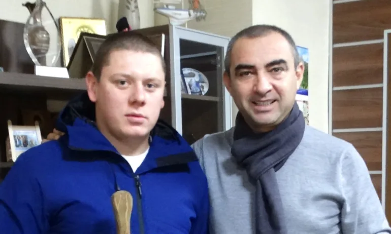 Спасителят на Богоявленския кръст в Луковит продължи благотворителната кауза на своите предшественици - Tribune.bg