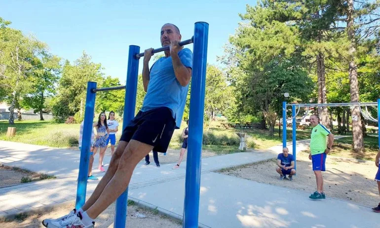 Жан Виденов и Светльо Витков бият по резултат Цветан Цветанов - Tribune.bg