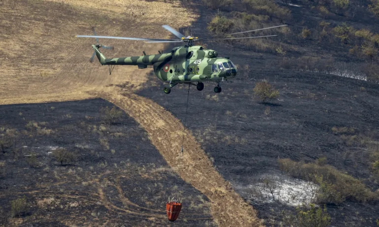 Военнослужещи участват в гасенето на големите пожари в областите Благоевград, Хасково и Ямбол - Tribune.bg