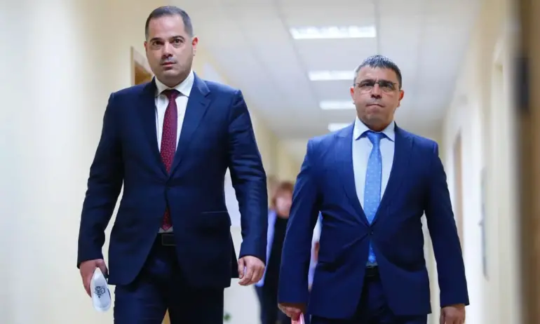 Министър Стоянов разкри какво се проверява в Лукойл - Tribune.bg