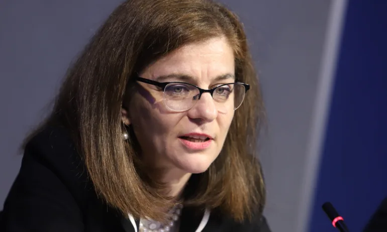 Генчовска влиза в екипа на новия военен министър - Tribune.bg