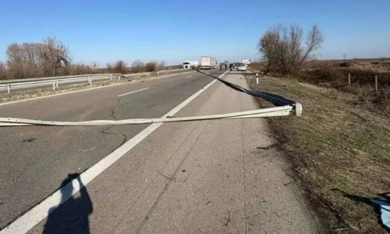 Камион катастрофира на АМ Тракия (СНИМКИ) - Tribune.bg