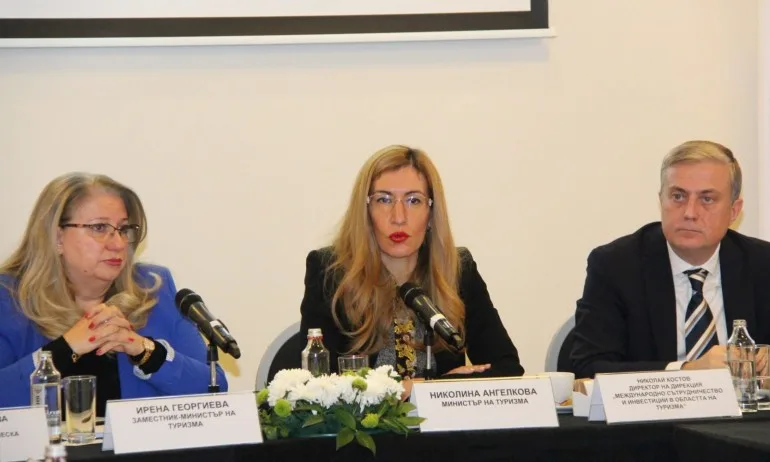 Ангелкова: Започваме дебат за повишаване на минималната застраховка за туроператори - Tribune.bg