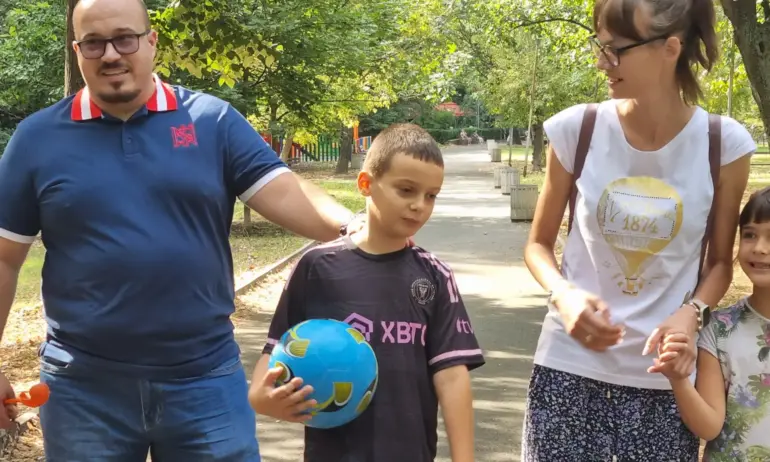 8-годишният Георги, ударен от мълния в Бургас, иска да рита
