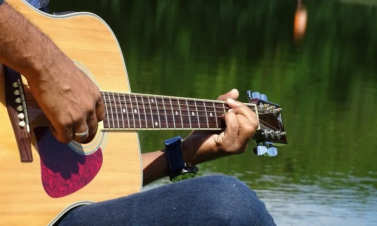 Вода, заредена с музика - Tribune.bg