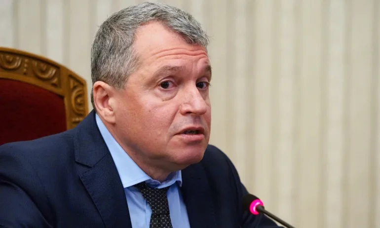 ИТН на консултациите при Радев: Не е разумно да се търси нова конфигурация в рамките на този парламент - Tribune.bg