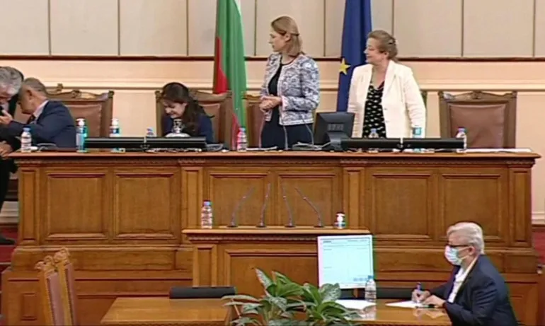 Соня Колтуклиева за Рашков и Атанасов: Дружески прегърнати са комунистически следовател и комунистически прокурор - Tribune.bg