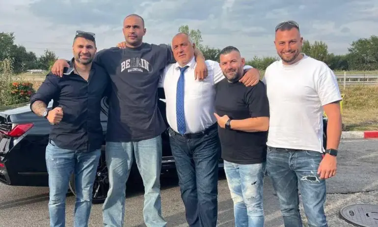 Звездата на кикбокса Бадр Хари се снима с лидера на ГЕРБ Бойко Борисов (СНИМКИ) - Tribune.bg