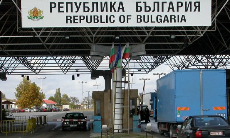 Опашката от тирове на Капитан Андреево расте - Tribune.bg