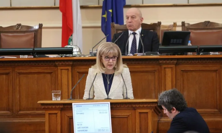 Петя Аврамова: На 1 март тол системата тръгва, повече отлагане няма да има - Tribune.bg