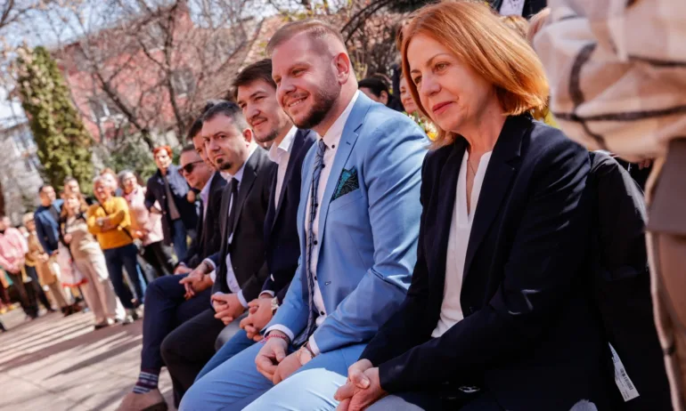 Заместник-министър Петър Младенов направи първа копка за изграждането на Младежки център в столицата - Tribune.bg