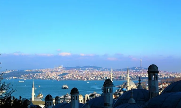 Украински кораб заседна и затвори Босфора - Tribune.bg