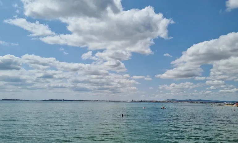 Разкъсана облачност и вятър във вторник - Tribune.bg