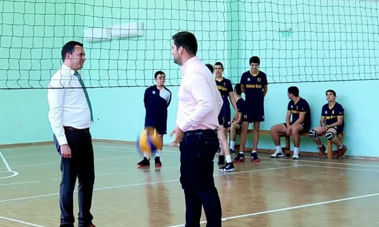 Откриха обновената със средства на ММС спортна зала в град Белово - Tribune.bg