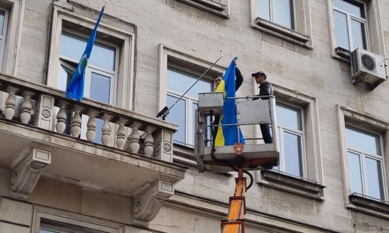Възраждане махнаха знамето на Украйна от СО, Георгиев го определи за посегателство над демокрацията - Tribune.bg