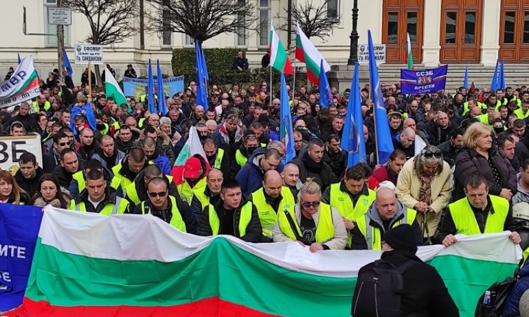 Полицаи и надзиратели излизат на протест - Tribune.bg