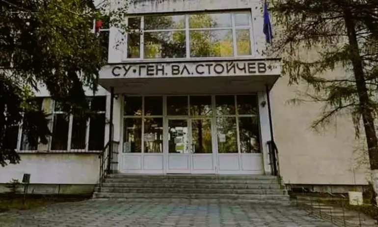 Мъж влезе с брадва в спортно училище СУ Генерал Владимир Стойчев - Tribune.bg