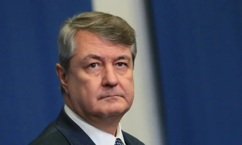 Експерт: Не се запасявайте с олио и брашно, захарта ще поевтинее, когато свърши сезонът на туршиите - Tribune.bg