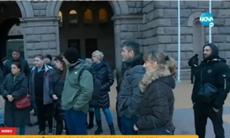 Заради глобите за винетки: Жителите на Пролеша на протест пред МС - Tribune.bg