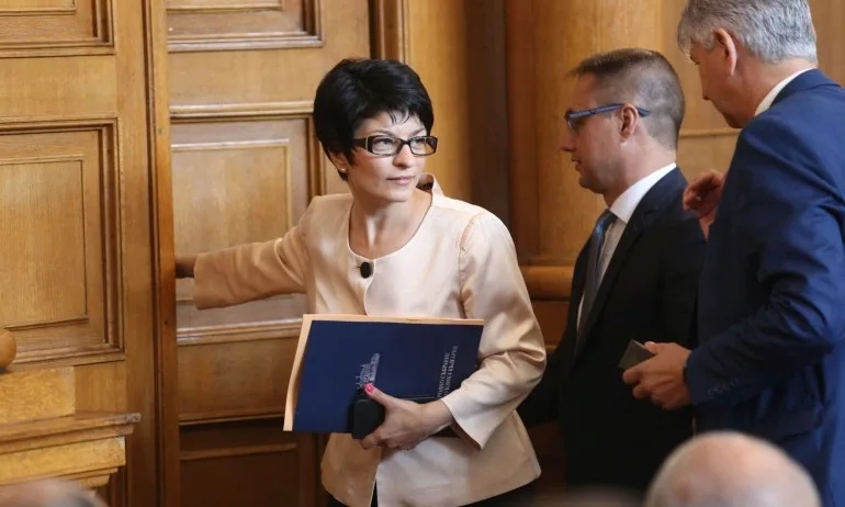 След среща със собственици на кучета – Десислава Атанасова с предложения за нови правила - Tribune.bg