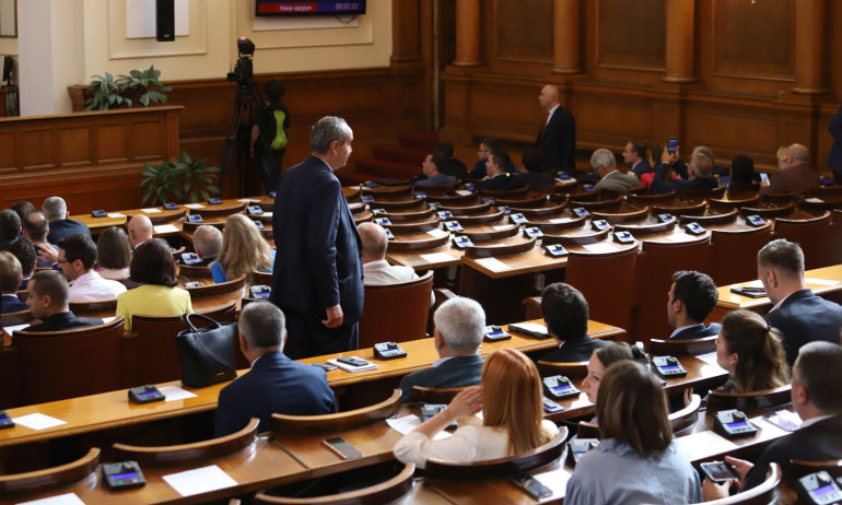 Иванов разочарован от падането на правителството, Костадинов се готви за избори - Tribune.bg