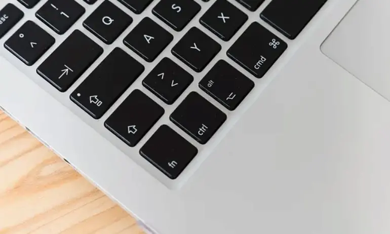 Интернет измама: Жена преведа пари на мним банков служител - Tribune.bg