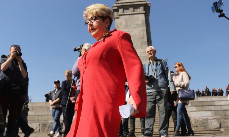 След изтичане на ултиматума: Митрофанова на среща с Генчовска, тръгна си след 30 минути - Tribune.bg