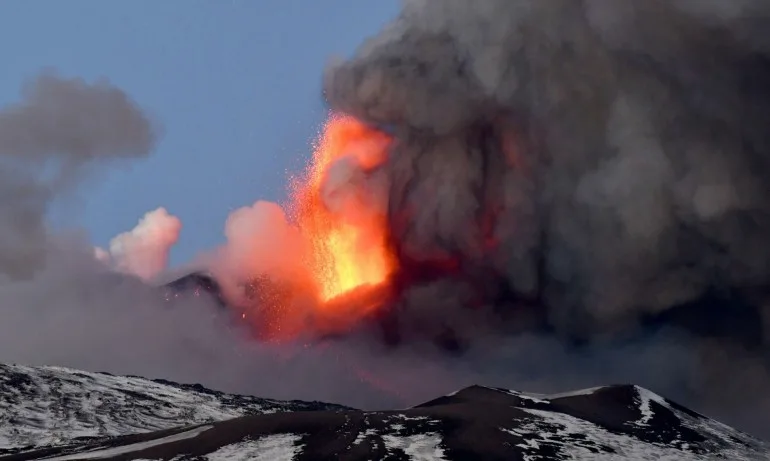Зрелищно: Вулканът Етна изригна отново - Tribune.bg