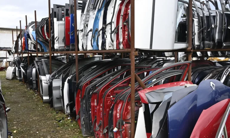 МВР разплете мрежа за кражба и разфасоване на коли - Tribune.bg