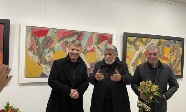 Изложбата Маслини на Свилен Блажев разкрива 14 изключителни творби, вдъхновени от пребиваването му в Атон - Tribune.bg