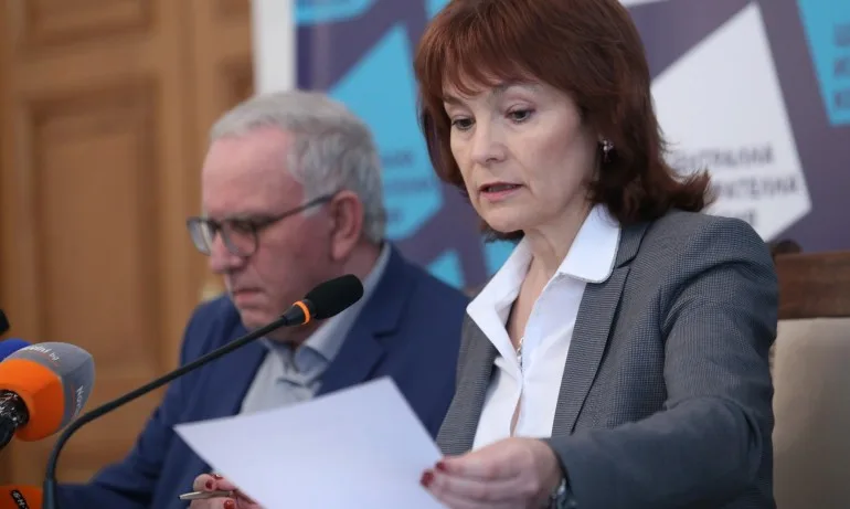 ЦИК: Машината в Сърница не е спряла заради прегряване, с такива гласуват в джунглите - Tribune.bg