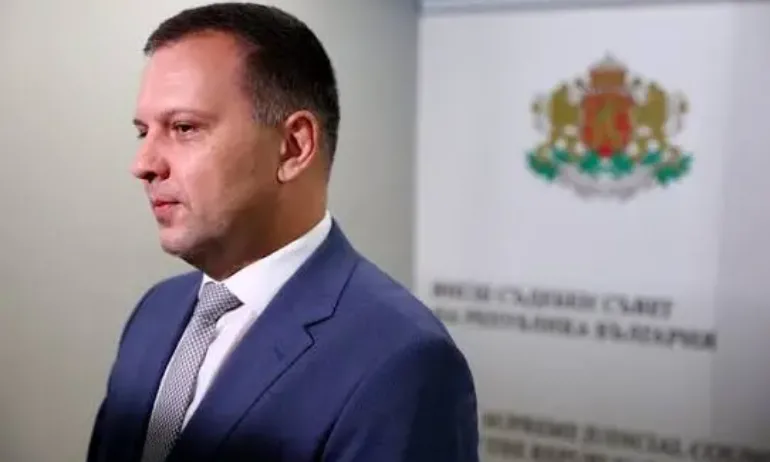Дисциплинарки срещу четирима нотариуси заради Баба Алино. Провервяват и съдии по вписванията - Tribune.bg