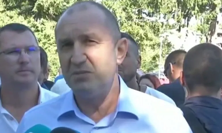 Румен Радев мисли, че му пречат да говори - Tribune.bg