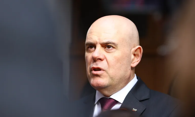 Доживотен затвор за помагачите на атентатора от Сарафово - Tribune.bg