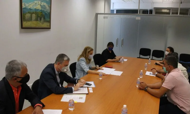 Марияна Николова пред полски туроператори: Работим ежедневно за безопасността на нашите посетители - Tribune.bg