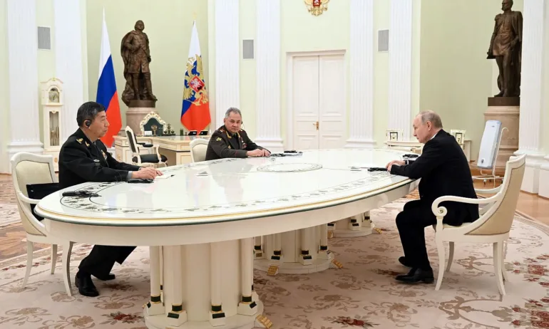 Путин прие китайския министър на отбраната (ВИДЕО) - Tribune.bg