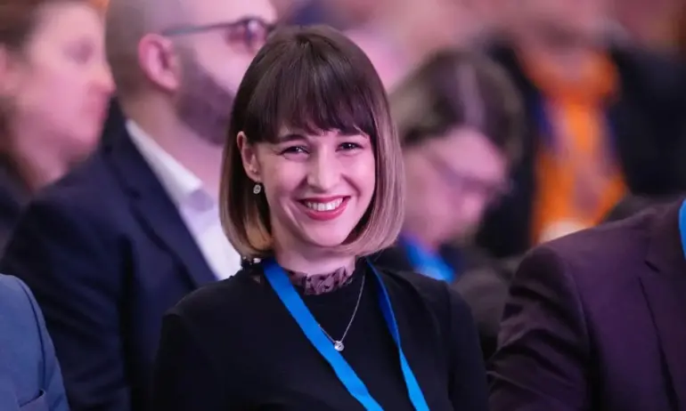 SafeNews: Депутатът от ПП/ДБ Деница Симеонова закриля незаконно казино във Враца - Tribune.bg