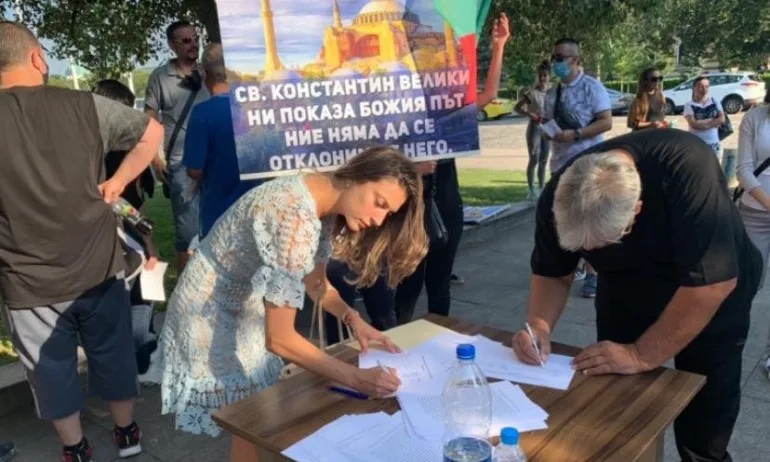 Боряна Георгиева: Вярвам, че ще успеем да запазим този символ на световното културно наследство храма Света София - Tribune.bg