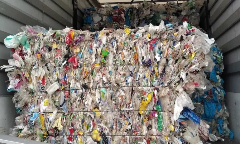 Камиони с пластмасови отпадъци от Румъния, Полша и България са задържани на границата с Турция - Tribune.bg