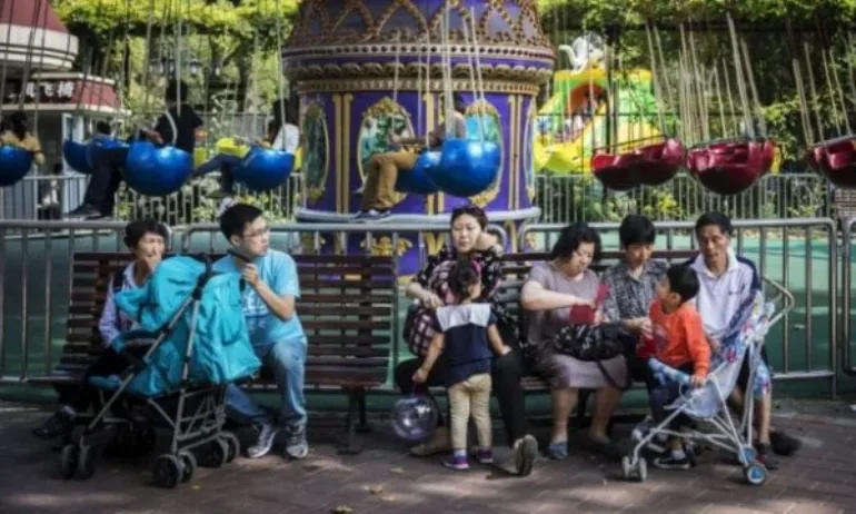 Китай спешно сваля законовата възраст за сключване на брак - Tribune.bg