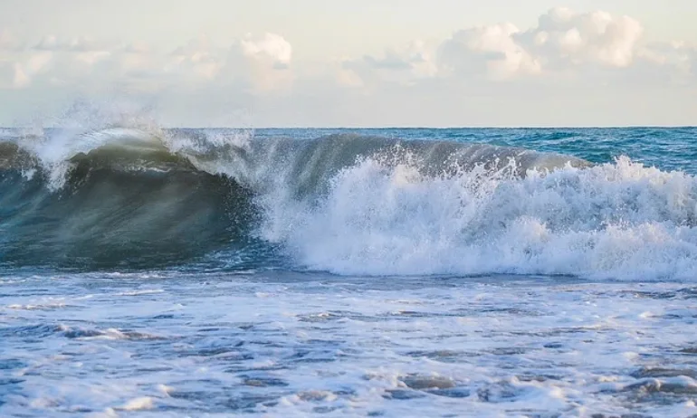 Турция инсталира в Черно море 280-тонен резервоар за събиране на газ - Tribune.bg