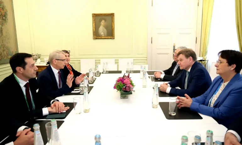 Денков потвърди от Мюнхен, че няма нови условия за България в сухопътен Шенген - Tribune.bg