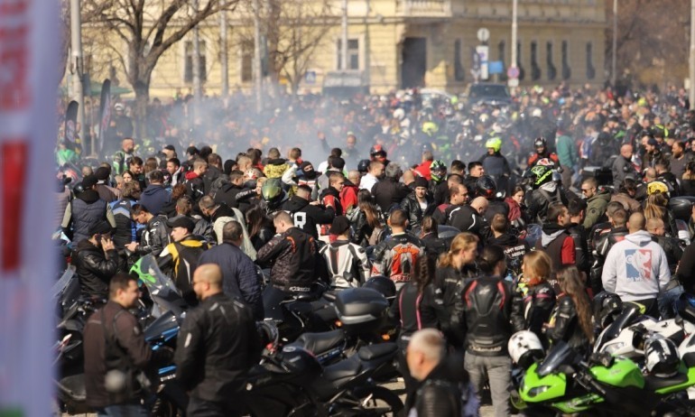 Мотористи излизат на протест пред парламента - Tribune.bg