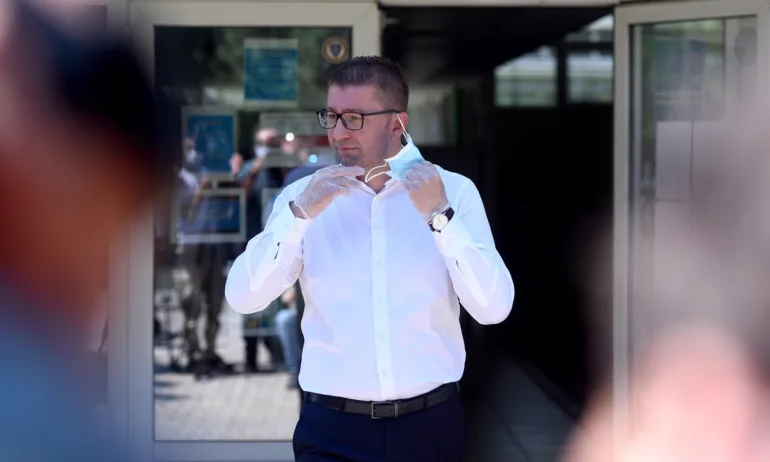 Лидерът на ВМРО-ДПМНЕ заплаши -напуска политиката, ако българите бъдат записани в конституцията на РСМ - Tribune.bg