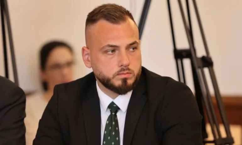 Възраждане: Правителството лъже, че внасянето на работници от трети страни е поради недостиг на квалифицирани служители - Tribune.bg