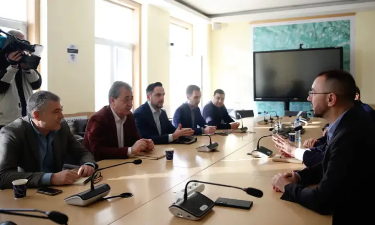 Възраждане и БСП пасуваха от срещата на Контрера и Вили Лилков за търсене на компромисен шеф на СОС - Tribune.bg