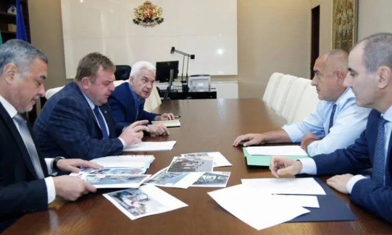 Сътресения в малката коалиция, ВМРО ще сдобрява Волен и Валери - Tribune.bg