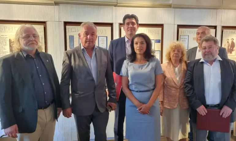 16 партии сформираха Местна коалиция БСП за България и издигнаха Ваня Григорова за кмет на София - Tribune.bg